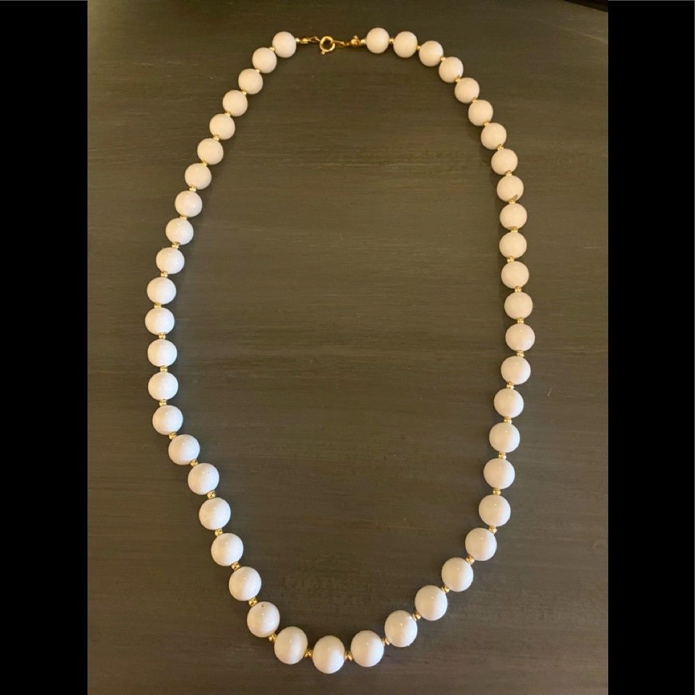 White and gold bead necklace